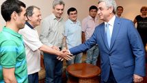 Serzh Sargsyan holds meeting with Armenian men’s and women’s national chess teams 