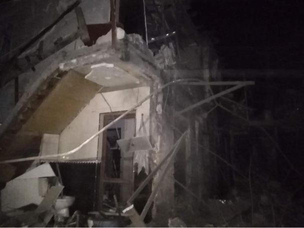 В Степанакерте в результате ракетного обстрела Азербайджана 2-этажный жилой дом полностью превратился в руины