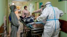 «Они боятся публично говорить». Глава «Альянса врачей» – о тестировании российской вакцины от коронавируса на врачах