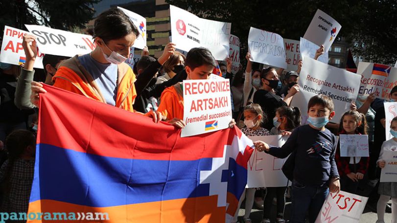 Պատերազմի հետևանքով Երևանում ապաստանած արցախցի երեխաներն ու կանայք ՄԱԿ-ից պահանջում են կույր ու լուռ չլինել