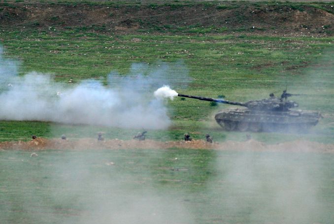 Artsrun Hovhannisyan reports heavy battles in eastern frontline