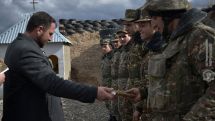 На передовую отправились армянские полковые иереи и священники