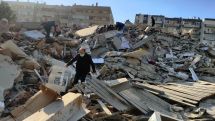 Число погибших при землетрясении в Турции возросло до 43, 896 пострадали