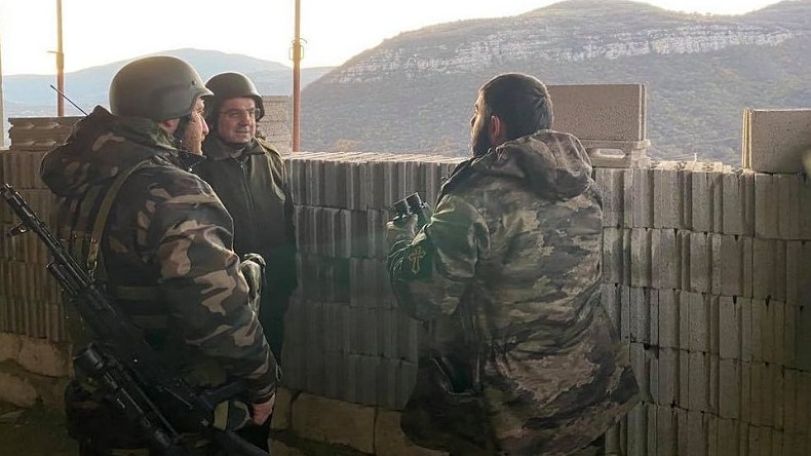 Президент Арцаха посетил боевые позиции обороны Степанакерта