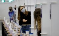 ВОЗ разрабатывает новые рекомендации для определения «близкий контакт» при COVID-19