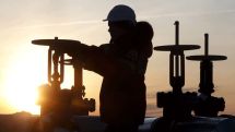 Цены на нефть эталонных марок в четверг повышаются