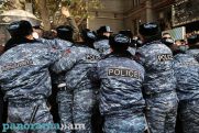 Тигран Абрамян – сотрудникам Полиции: «Вы слышали о чести, достоинстве и, в конце концов, о том, что значит быть мужчинами?»