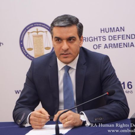 Ombudsman Arman Tatoyan visits Armenians who returned from Azeri captivity at hospital