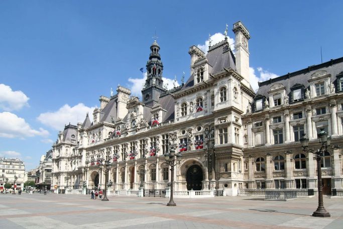 Paris city hall fined €90,000 for naming too many women to top jobs