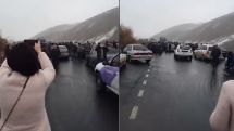 Protesters demanding Pashinyan's resignation block Gyumri-Bavra highway
