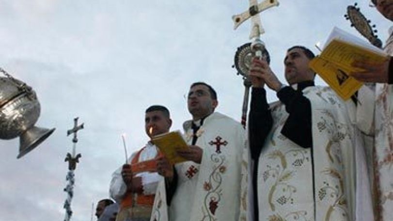 Iraqi Christians flee after Isis issue Mosul ultimatum
