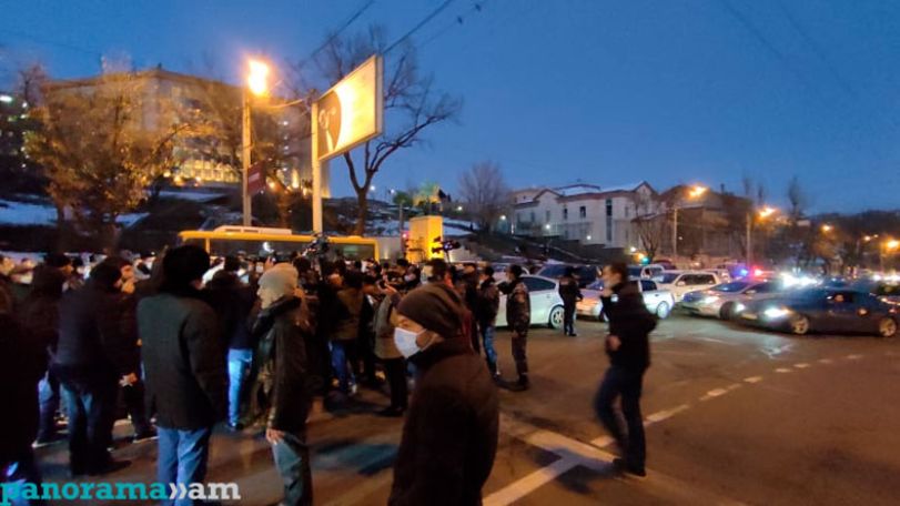 В Ереване продолжаются акции неповиновения с требованием отставки Пашиняна, Полиция начала подвергать приводу участников