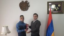 Иранский спортсмен подарил свою золотую медаль семье погибшего в Арцахской войне Артура Сукиасяна