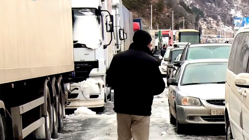 Дорога в направлении границы Грузии с Россией уже открыта, застрявшими остаются около 500 грузовиков