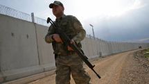 12 боевиков ИГ были задержаны при пересечении границы с Турцией