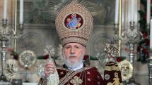 Գարեգին Երկրորդ. Այս տարի Բանակի տոնը դիմավորում ենք պատերազմի ողբերգական հետևանքների ցավը մեր հոգում