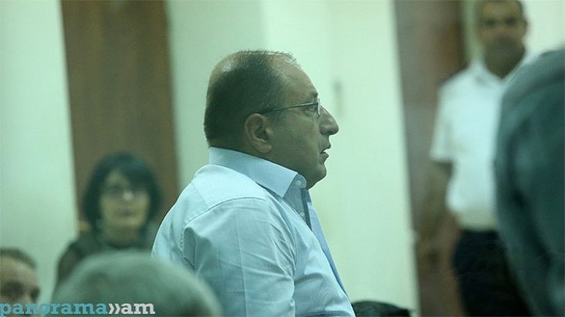 Алумян судье: Вы защищаете этот микрофон от меня?