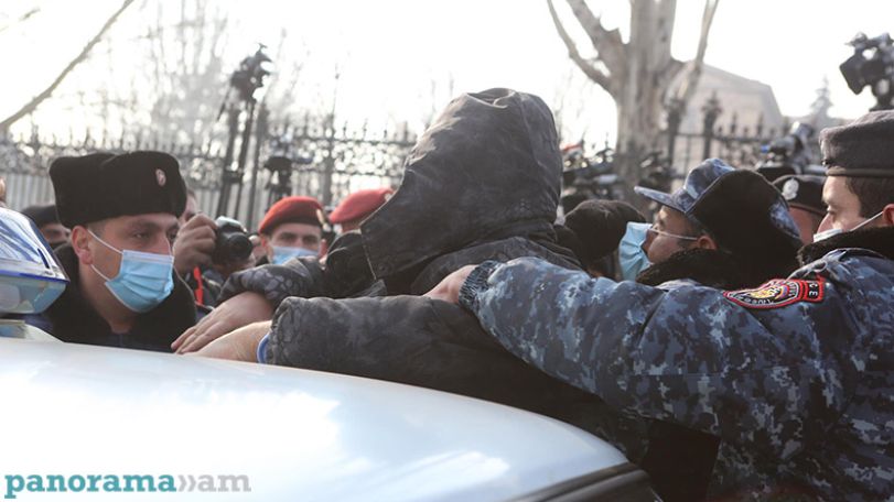 Police detain four ARF Youth Union members outside Armenian parliament