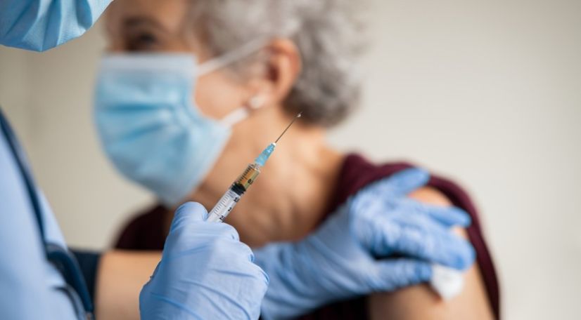 15 пожилых людей в Нидерландах умерли после вакцинации от COVID-19