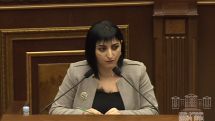 Դուք խրախուսու՞մ եք ՄԻԱՎ-ով վարակվելը. Թագուհի Թովմասյանը՝ ԱՆ փոխնախարարին