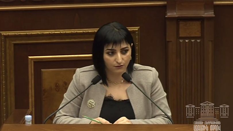 Դուք խրախուսու՞մ եք ՄԻԱՎ-ով վարակվելը. Թագուհի Թովմասյանը՝ ԱՆ փոխնախարարին