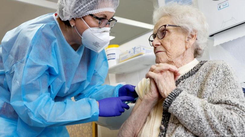 Каждый 50-й человек на Земле уже вакцинировался от коронавируса