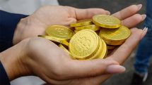 Стоимость самой популярной криптовалюты, биткоина, падает