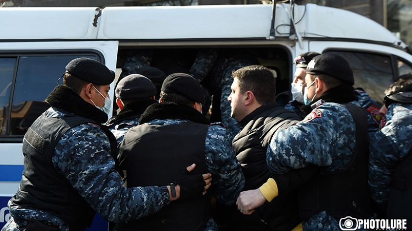 Police detain participants of the morning protest in Yerevan