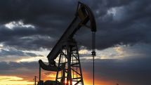 Котировки нефти растут в четверг на ожиданиях роста спроса на топливо
