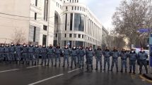 Полиция окружила здание МОНКС - приедет Пашинян