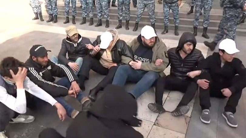 Активисты движения «Освобождение» провели акцию у здания правительства Армении
