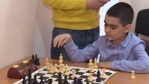 Шахматный вундеркинд: 8-летний Ваче Кочарян из Армении побеждает на турнирах взрослых