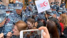 В Ереване полицейские подвергли приводу супругу бывшего замглавы Генштаба ВС Армении Тирана Хачатряна