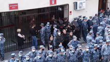 К зданию МО Армении стянуты многочисленные силы Полиции