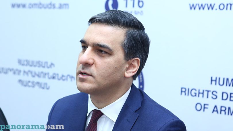 Գյումրիում Արման Թաթոյանը հանդիպել է գերեվարված զինծառայողների ընտանիքների հետ