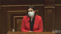 Министр здравоохранения пригрозила очень серьезно бороться против тех, кто выступает против прививок