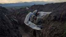 Фотография спящего в окопе армянского солдата получила престижную награду World Press Photo