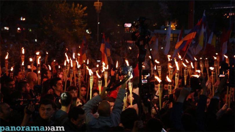 С площади «Свободы» в Ереване стартовало традиционное факельное шествие