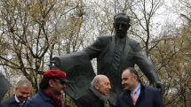 Statue of Soviet Armenian architect Karo Halabyan unveiled in Moscow