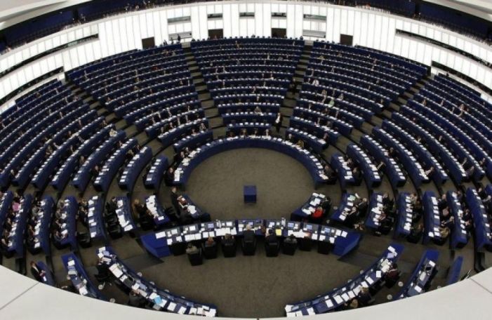 Европарламент потребовал от ЕС ввести COVID-сертификаты максимум на один год