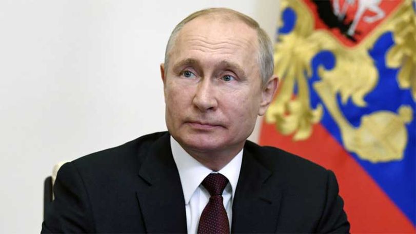Путин: Российские вакцины от COVID-19 просты и надежны, как автомат Калашникова