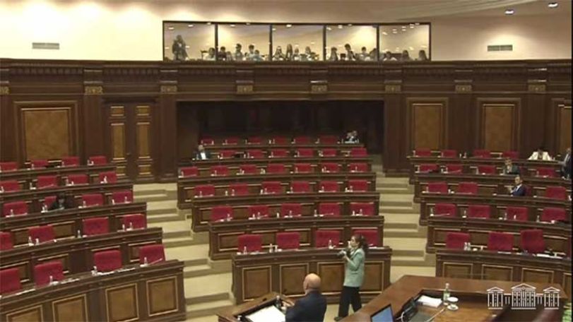 Հաշվեքննիչ պալատի անդամի թեկնածուն ներկայանում է դատարկ դահլիճում