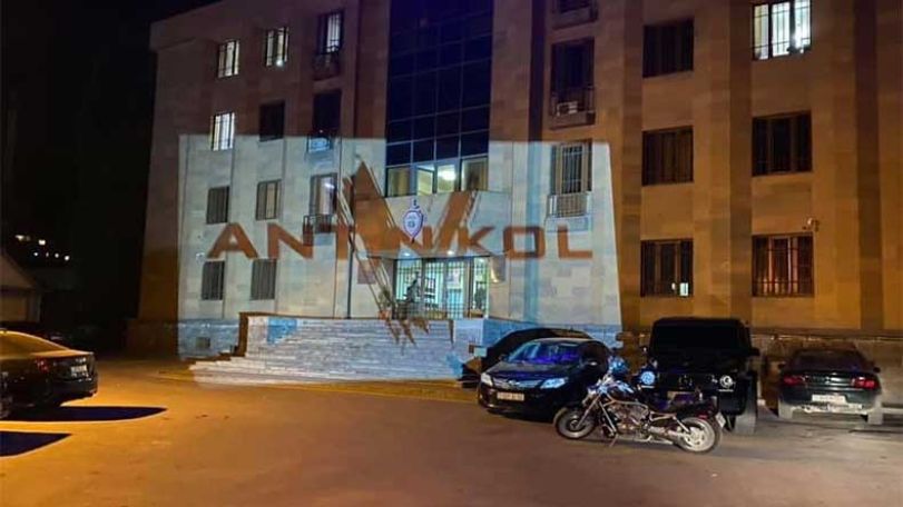 #Antinikol_V-ն՝ Ոստիկանության Կենտրոնի բաժնի շենքին