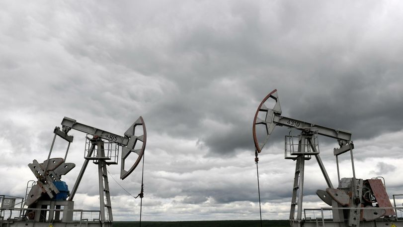 Мировые цены на нефть во вторник утром растут более чем на 1%