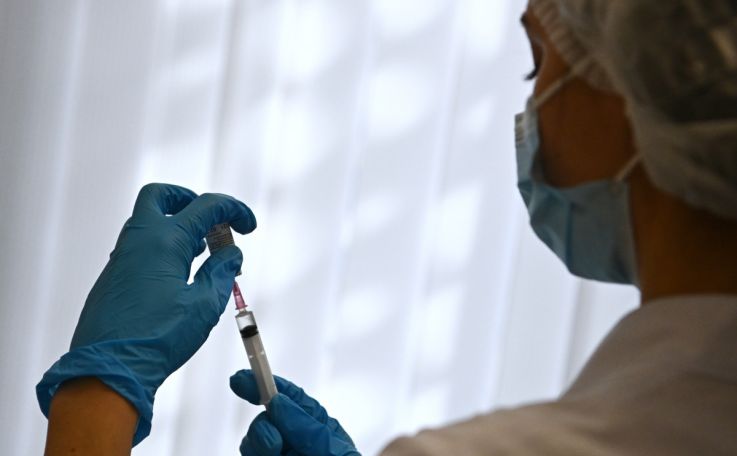 Эндокринолог Минздрава рассказал о прямом показании к вакцинации от коронавируса