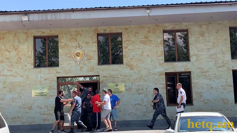 Ծեծկռտուք՝ ոստիկանների մասնակցությամբ