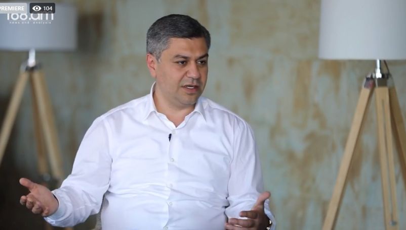 Արթուր Վանեցյան. Ժողովո՛ւրդ, փողոց դուրս չգաք, էս մարդն արյուն է բերում