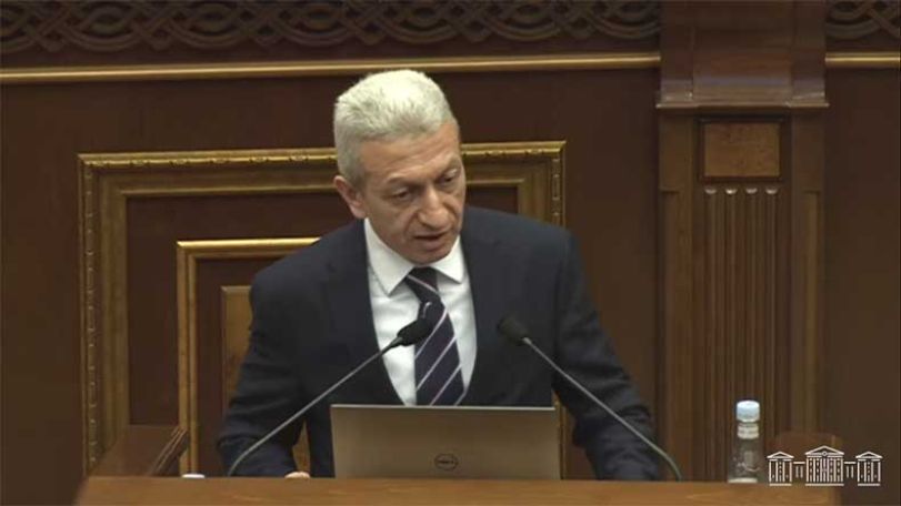 Госдолг Армении превысил управляемый порог - Атом Джанджугазян