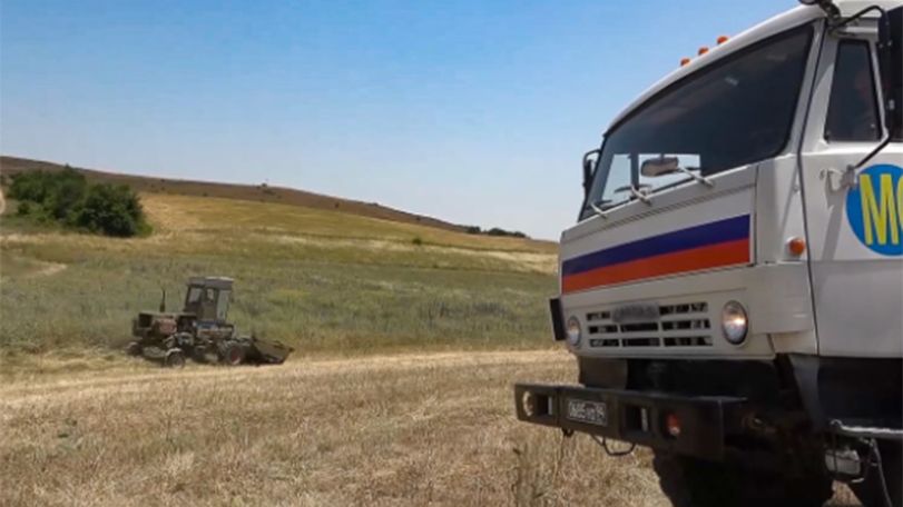 Ռուս խաղաղապահներն Ասկերանի շրջանում ապահովել են խոտհնձի աշխատանքների անվտանգությունը