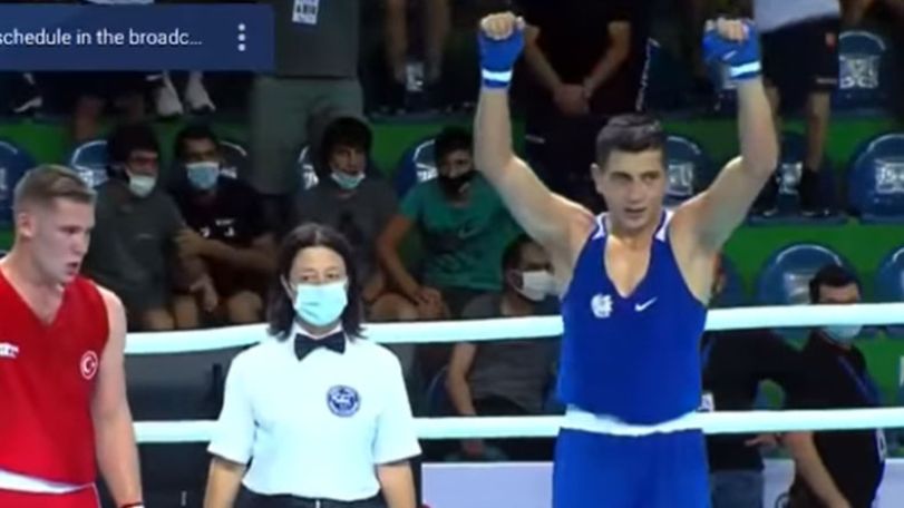 Armenian boxer crushes Turkish rival in Junior European Championships